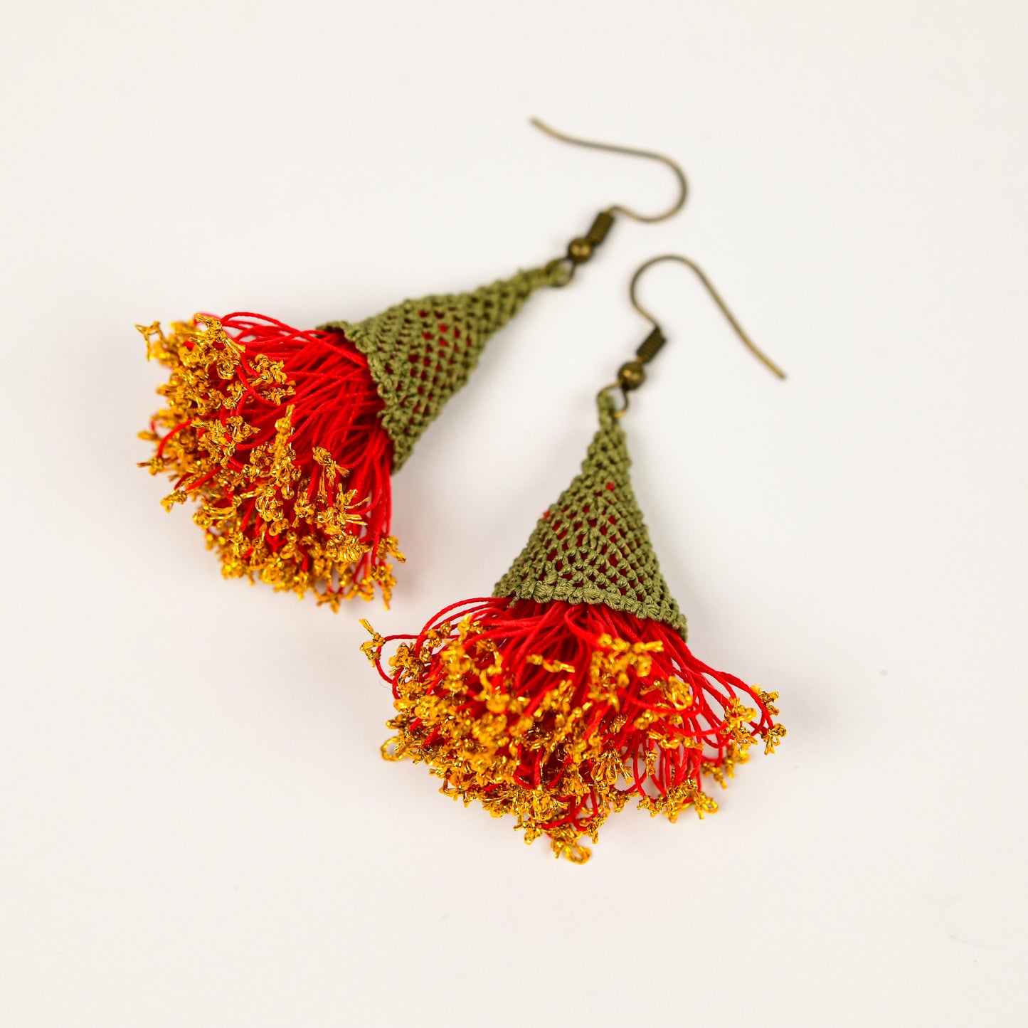 Gumnut Flower Needle Knotted-Lace Earrings